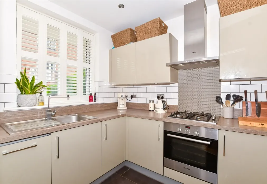 Kitchen - Hambrook Road, Holborough Lakes, Snodland, Kent - Wards of Kent