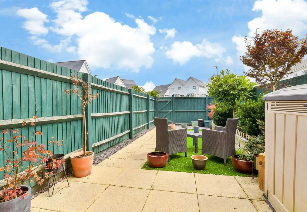 Rear Garden - Hambrook Road, Holborough Lakes, Snodland, Kent - Wards of Kent