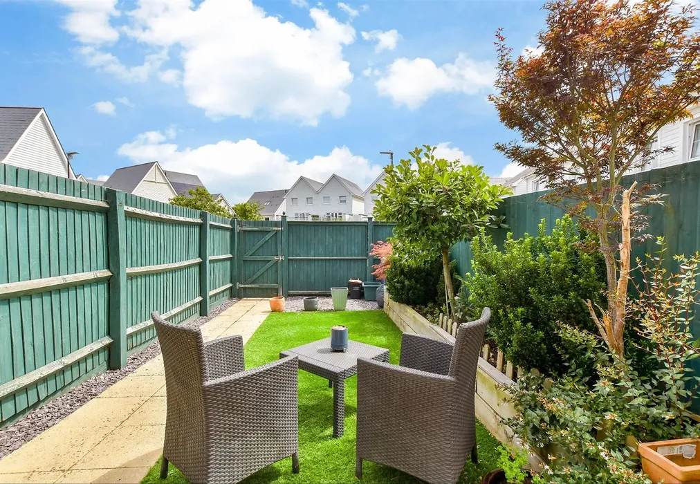 Rear Garden - Hambrook Road, Holborough Lakes, Snodland, Kent - Wards of Kent