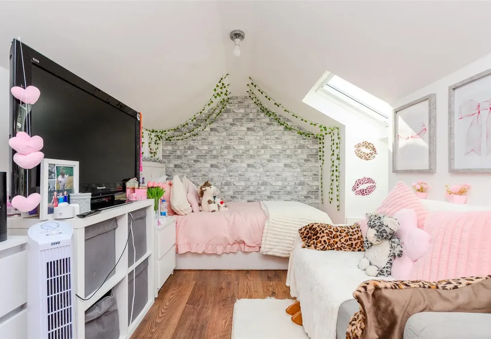 Bedroom 1 - Church Road, West Kingsdown, Sevenoaks, Kent - Wards of Kent