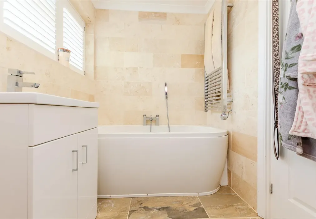 Bathroom - Church Road, West Kingsdown, Sevenoaks, Kent - Wards of Kent