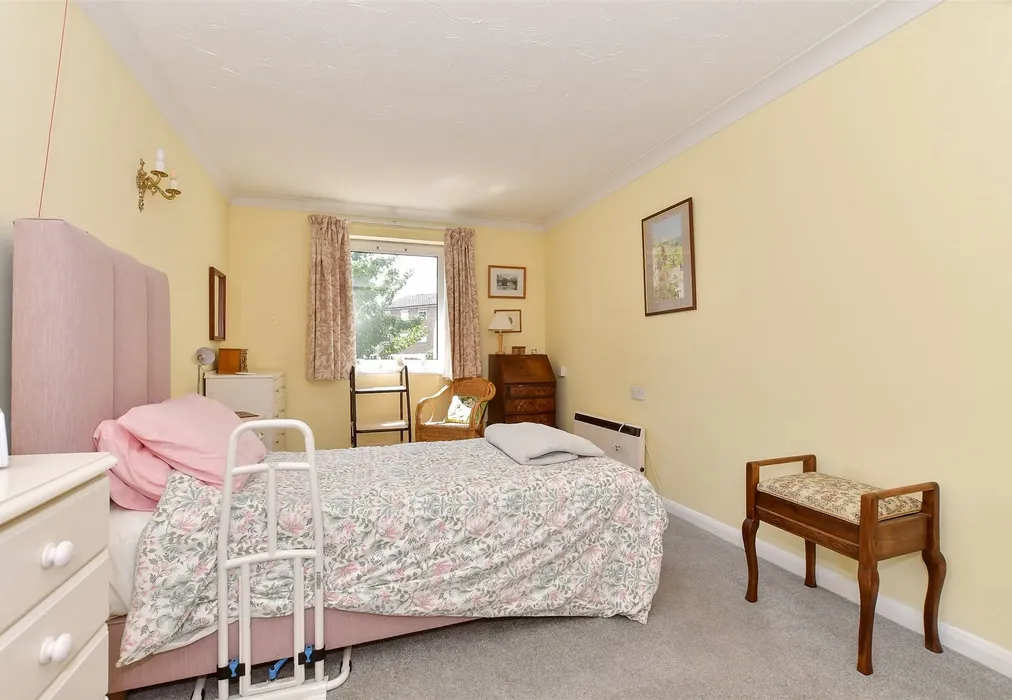 Bedroom 1 - Waterloo Road, Tonbridge, Kent - Wards of Kent