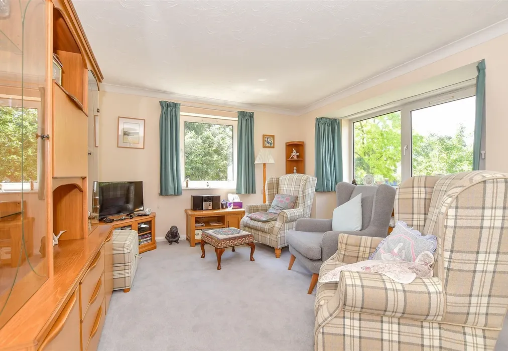 Lounge - Waterloo Road, Tonbridge, Kent - Wards of Kent