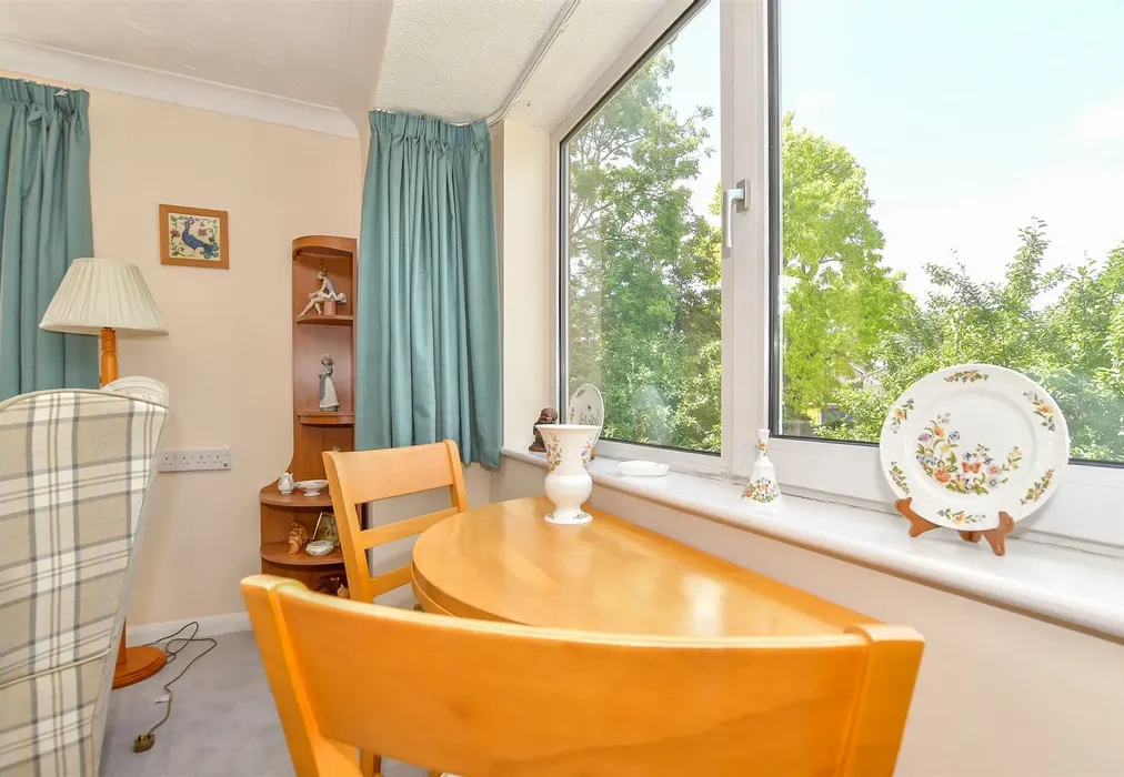 Lounge - Waterloo Road, Tonbridge, Kent - Wards of Kent