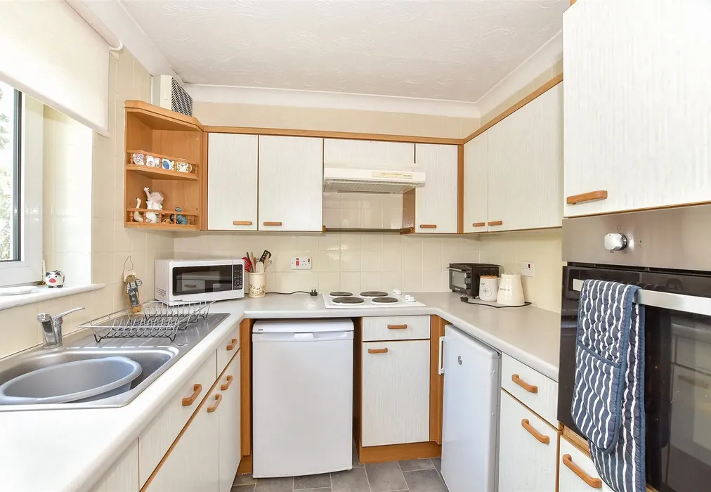Kitchen - Waterloo Road, Tonbridge, Kent - Wards of Kent