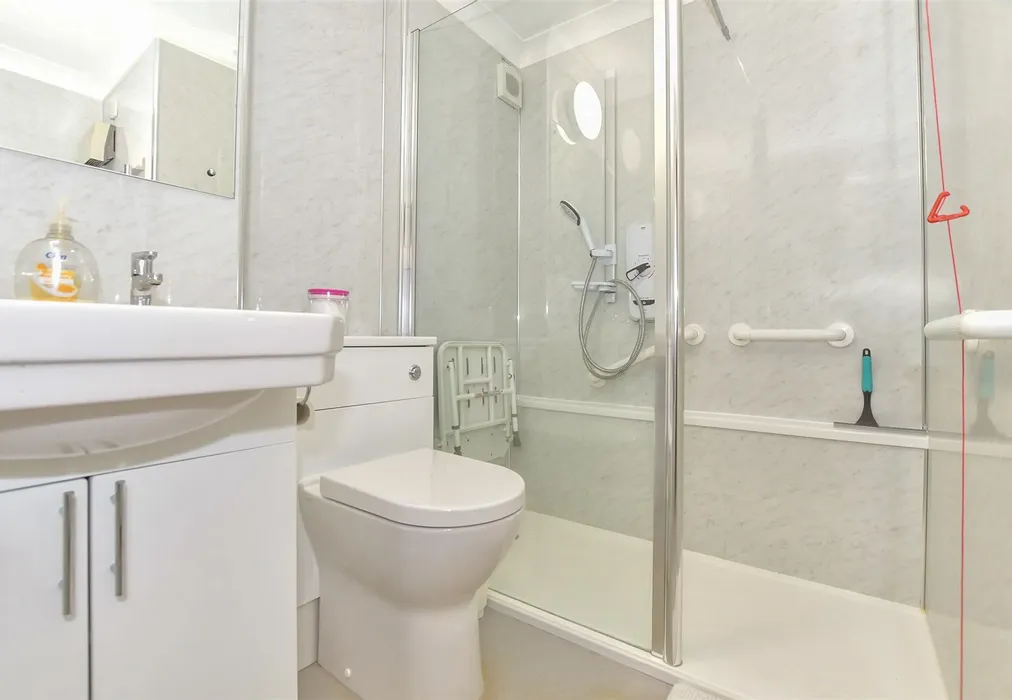 Shower Room - Waterloo Road, Tonbridge, Kent - Wards of Kent