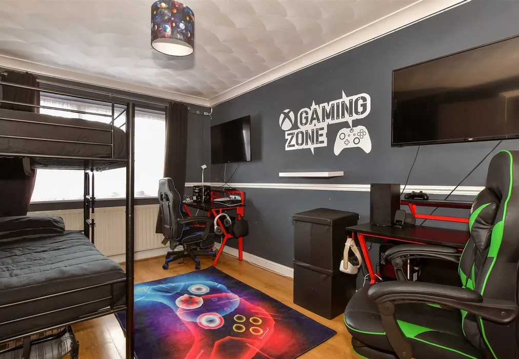 Bedroom 2 - Falcon Gardens, Minster On Sea, Sheerness, Kent - Wards of Kent