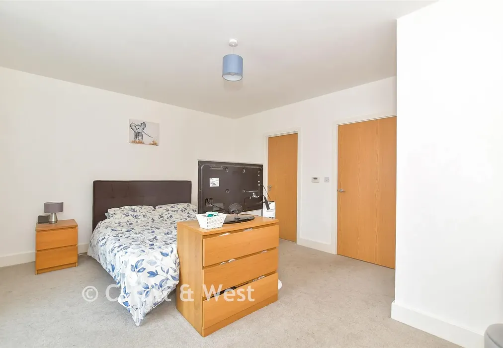 Bedroom 1 - Pinewood Way, Chichester, West Sussex - Wards of Kent