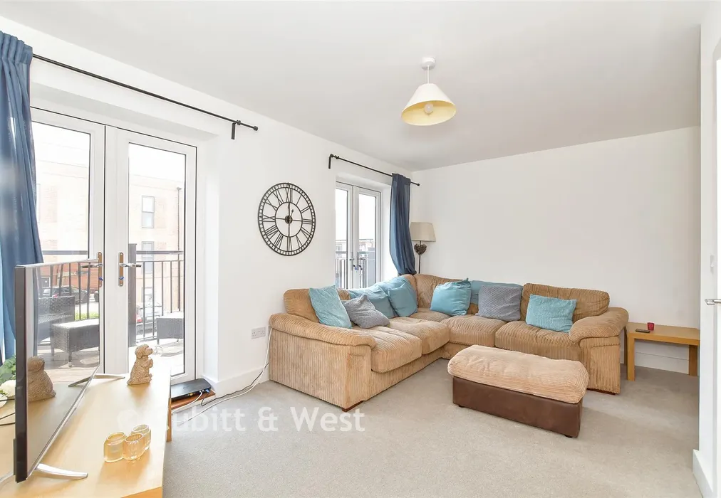 Lounge - Pinewood Way, Chichester, West Sussex - Wards of Kent