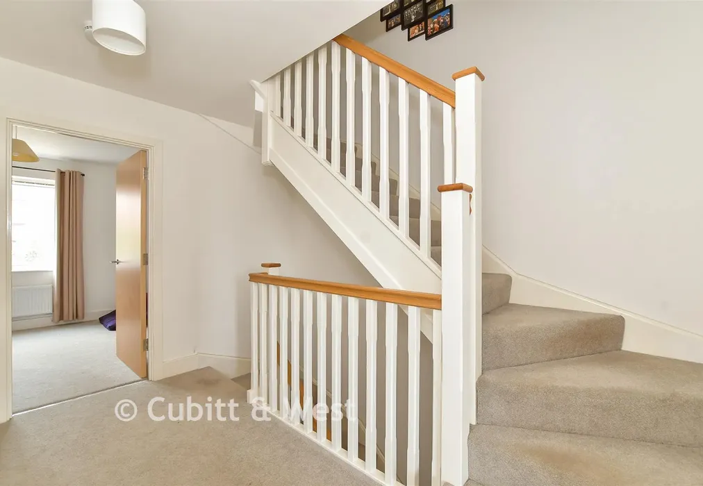 Landing - Pinewood Way, Chichester, West Sussex - Wards of Kent