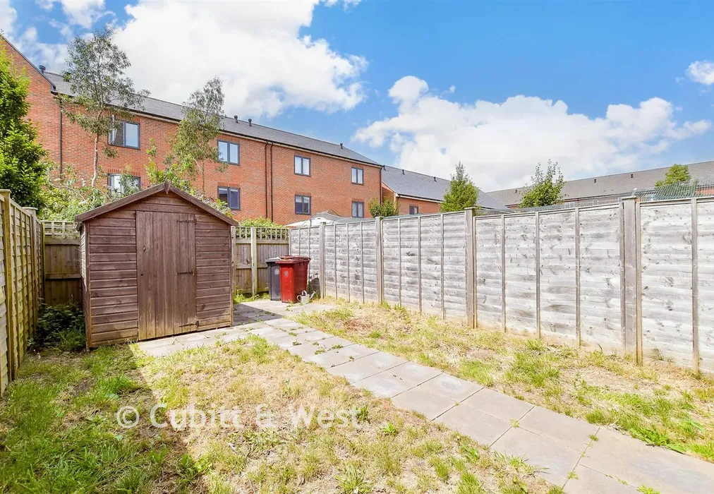 Rear Garden - Pinewood Way, Chichester, West Sussex - Wards of Kent