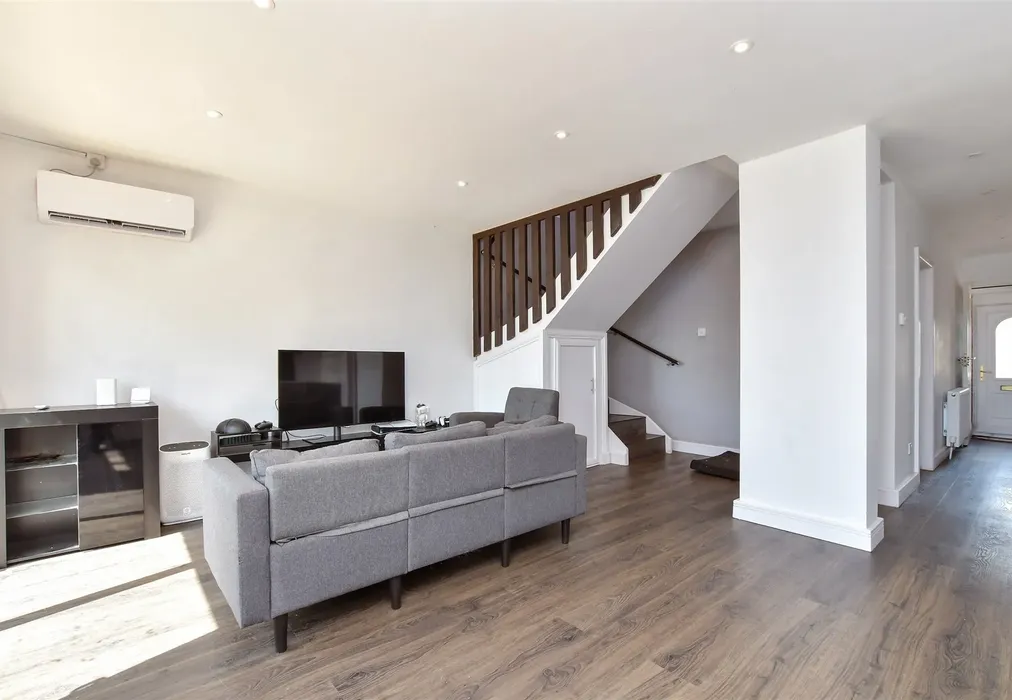 Lounge/ Kitchen - Crescent Drive South, Woodingdean, Brighton, East Sussex - Wards of Kent