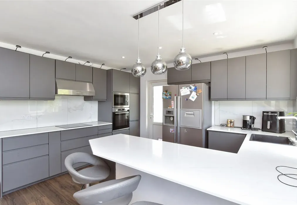 Lounge/ Kitchen - Crescent Drive South, Woodingdean, Brighton, East Sussex - Wards of Kent