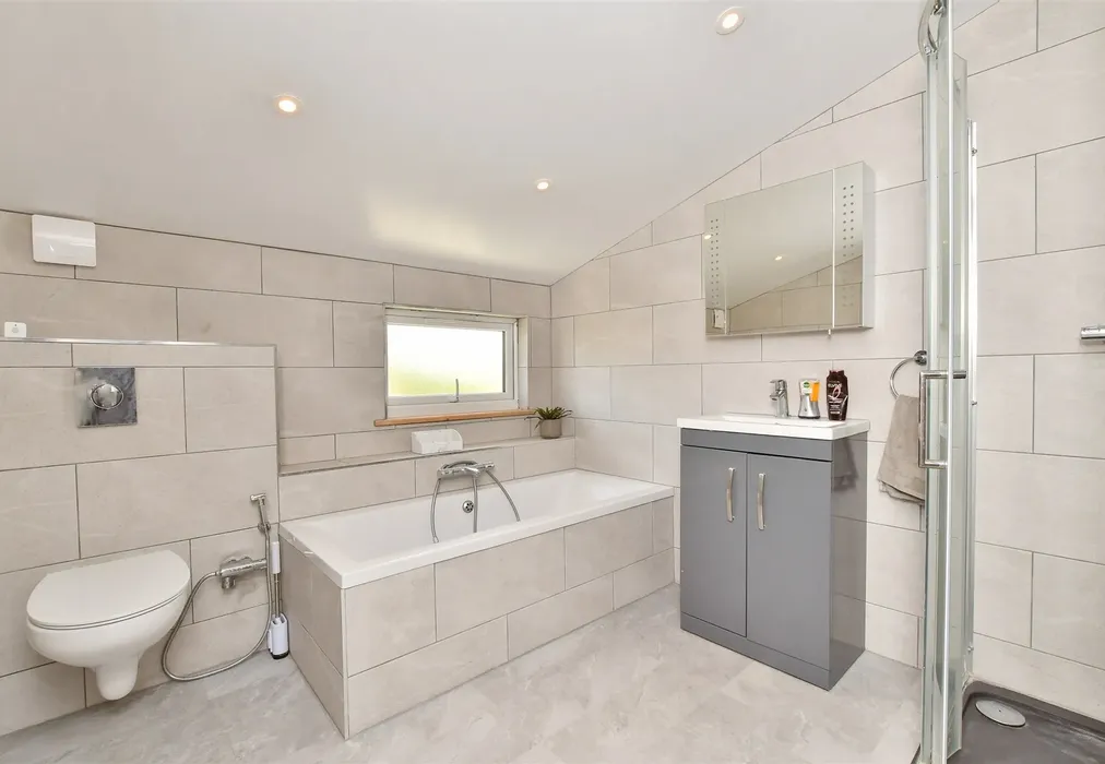 Bathroom - Crescent Drive South, Woodingdean, Brighton, East Sussex - Wards of Kent