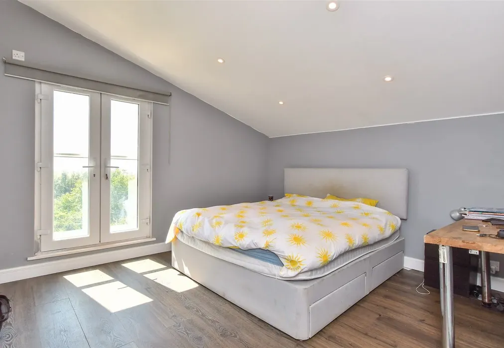 Bedroom 1 - Crescent Drive South, Woodingdean, Brighton, East Sussex - Wards of Kent
