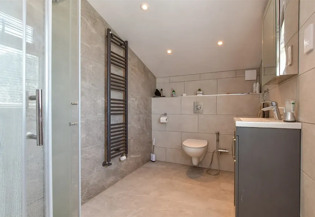 En-Suite Shower Room - Crescent Drive South, Woodingdean, Brighton, East Sussex - Wards of Kent