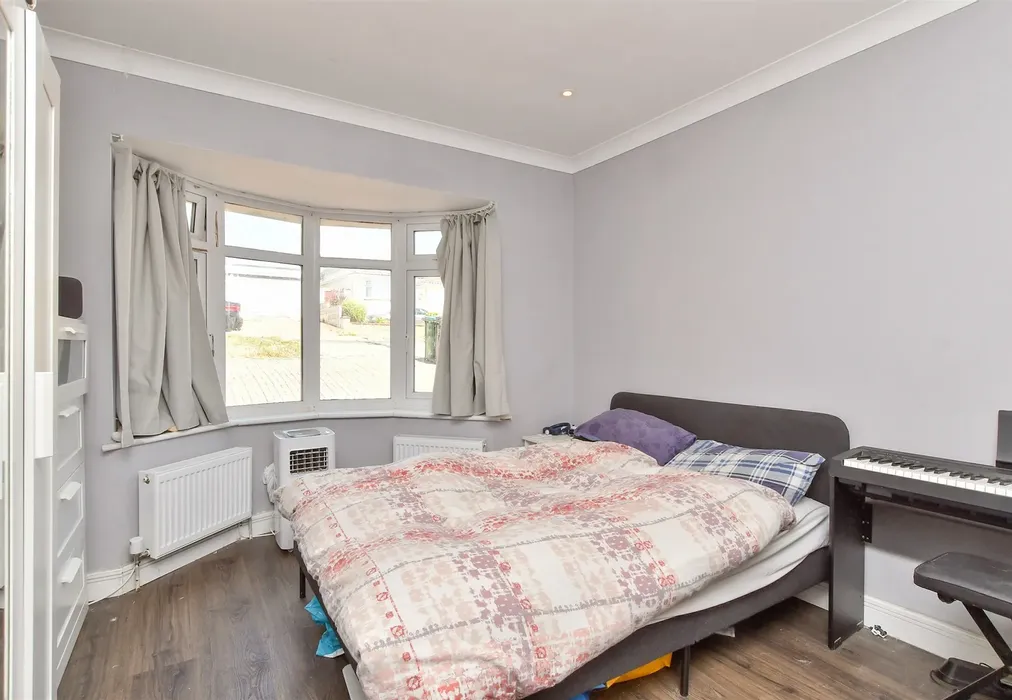Bedroom 4 - Crescent Drive South, Woodingdean, Brighton, East Sussex - Wards of Kent