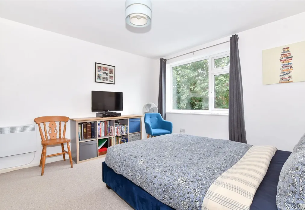 Bedroom 1 - Tonbridge Road, Maidstone, Kent - Wards of Kent