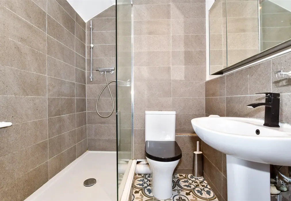 En-Suite Shower Room - Loose Road, Maidstone, Kent - Wards of Kent