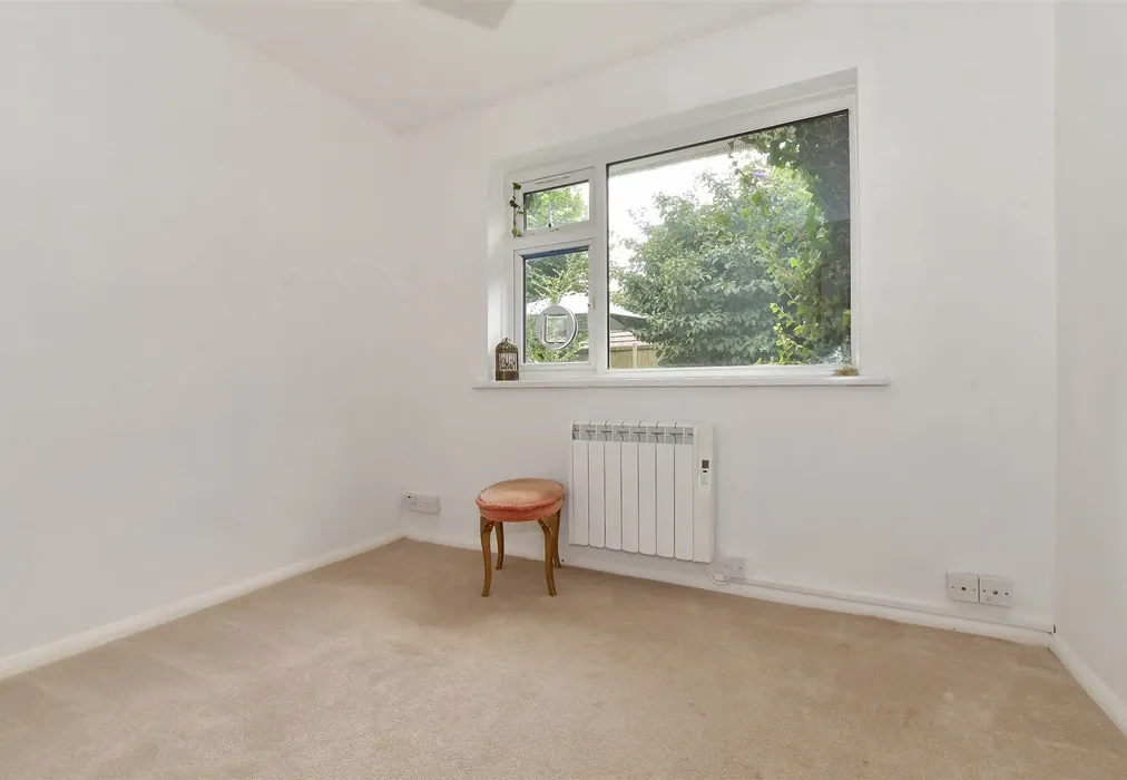 Bedroom 2 - Fern Close, Hawkinge, Folkestone, Kent - Wards of Kent