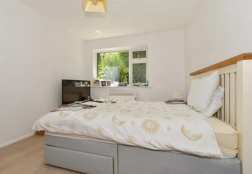 Bedroom 1 - Fern Close, Hawkinge, Folkestone, Kent - Wards of Kent