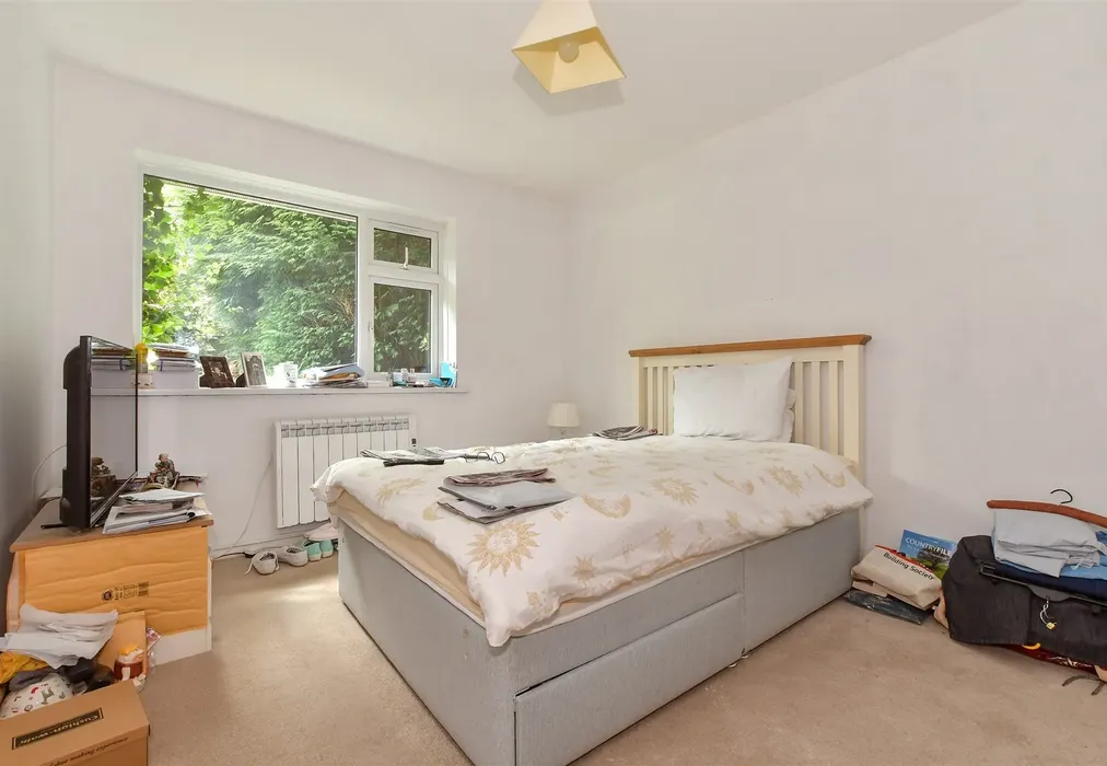 Bedroom 1 - Fern Close, Hawkinge, Folkestone, Kent - Wards of Kent