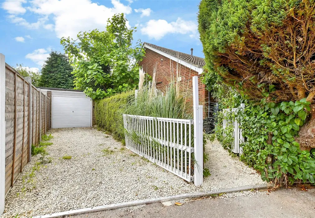 Garage - Fern Close, Hawkinge, Folkestone, Kent - Wards of Kent