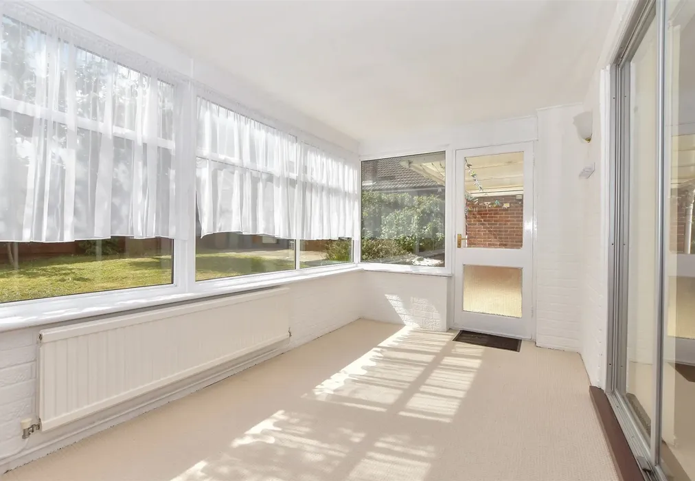 Diner - Quantock Drive, Ashford, Kent - Wards of Kent