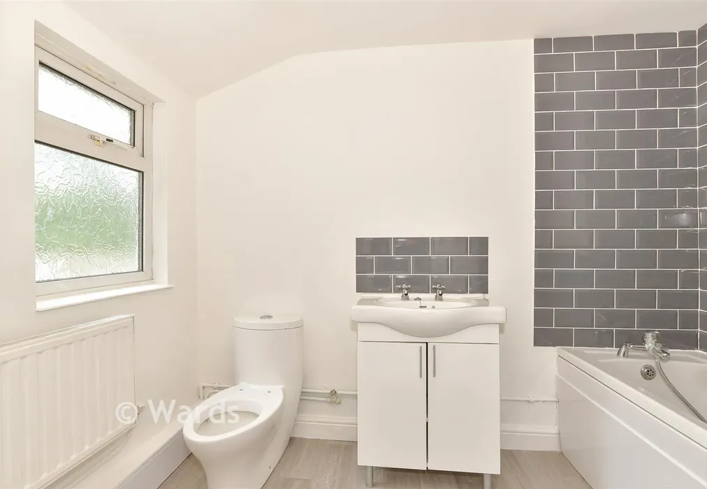 Bathroom - Alma Road, Sheerness, Kent - Wards of Kent