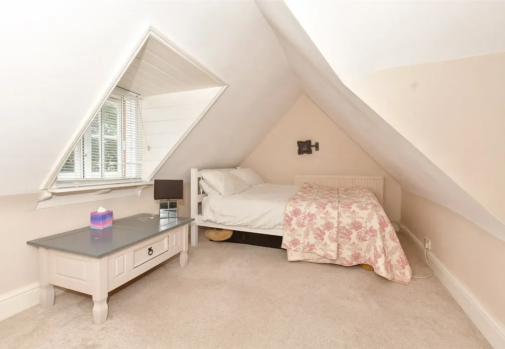 Loft Room - Canterbury Road, Sarre, Birchington, Kent - Wards of Kent