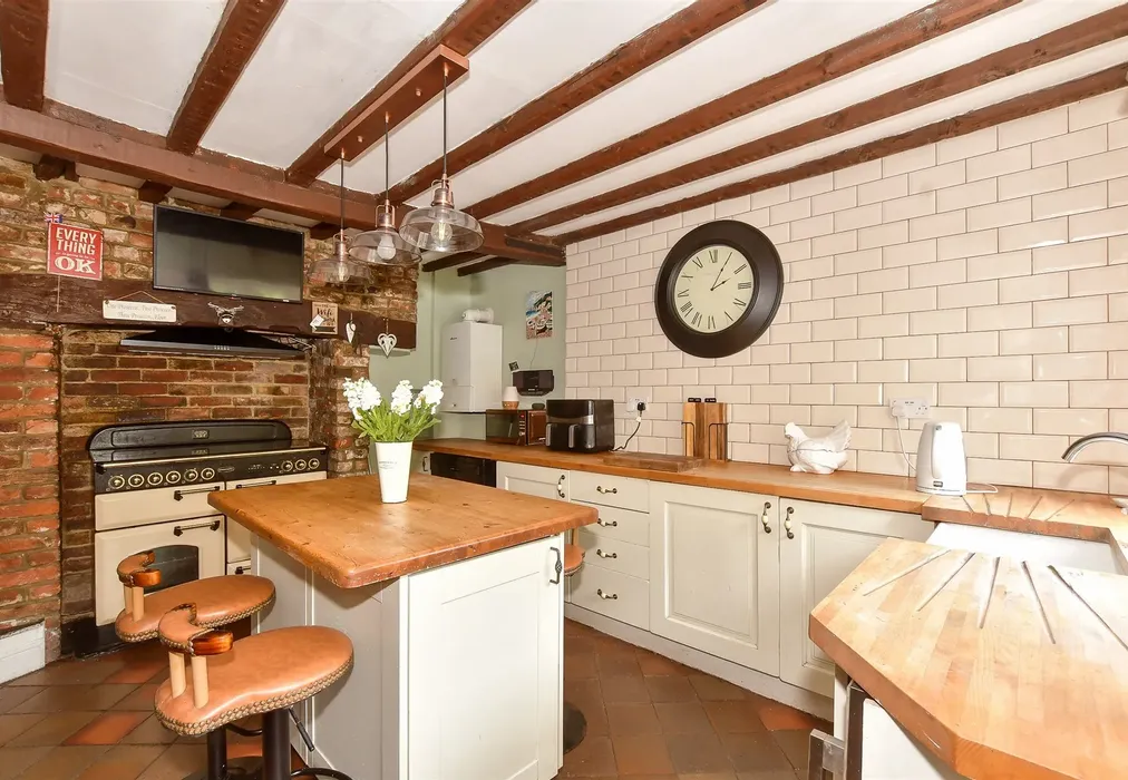 Kitchen - Canterbury Road, Sarre, Birchington, Kent - Wards of Kent