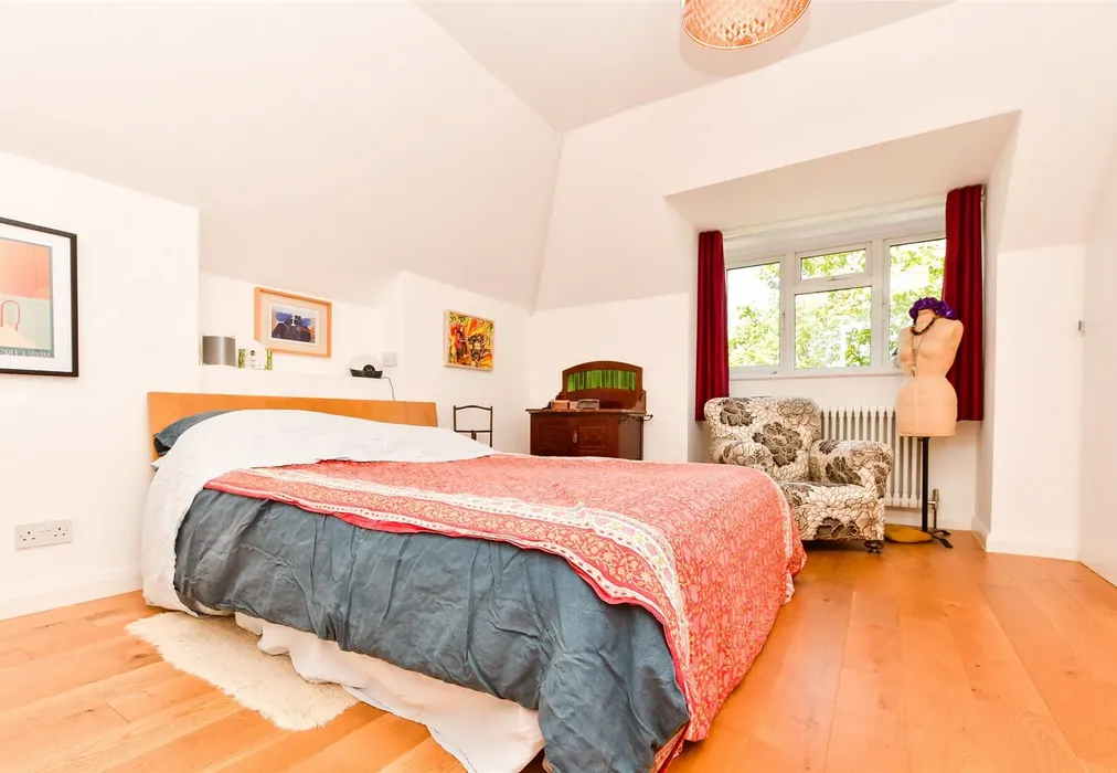 Bedroom 1 - Dovers Green Road, Reigate, Surrey - Wards of Kent