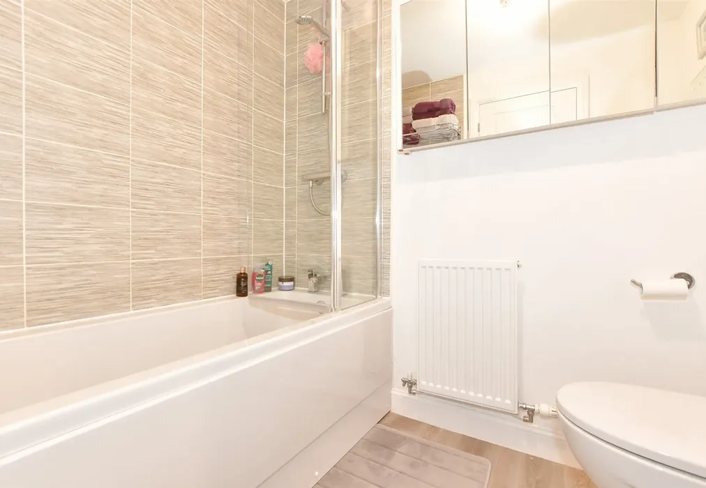 Bathroom - Quarry Way, Martello Lakes, Hythe, Kent - Wards of Kent