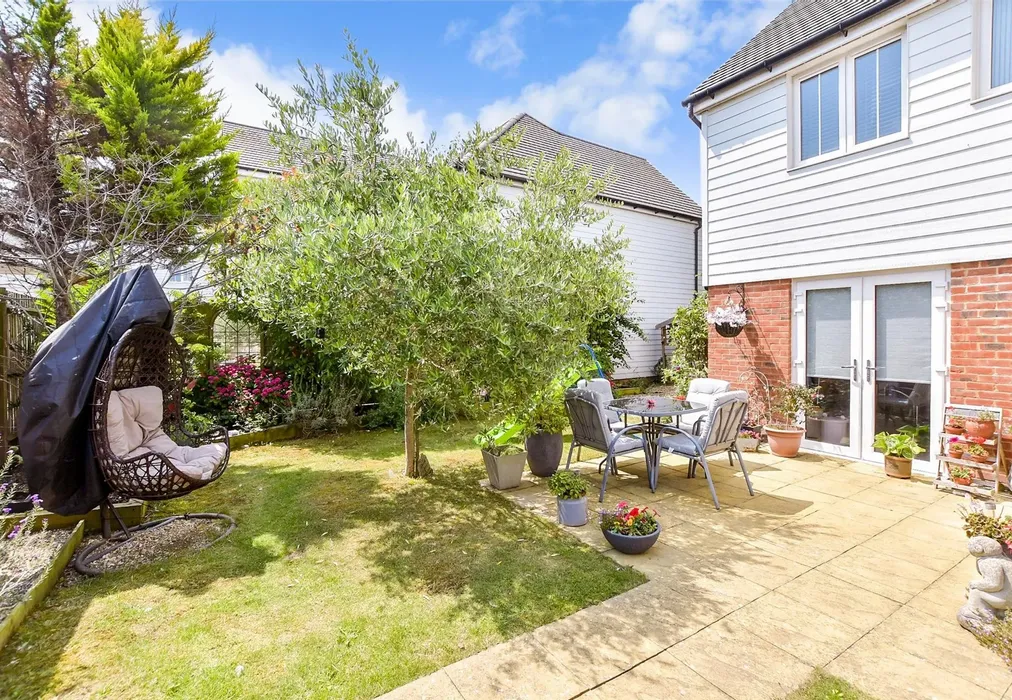 Rear Garden - Quarry Way, Martello Lakes, Hythe, Kent - Wards of Kent