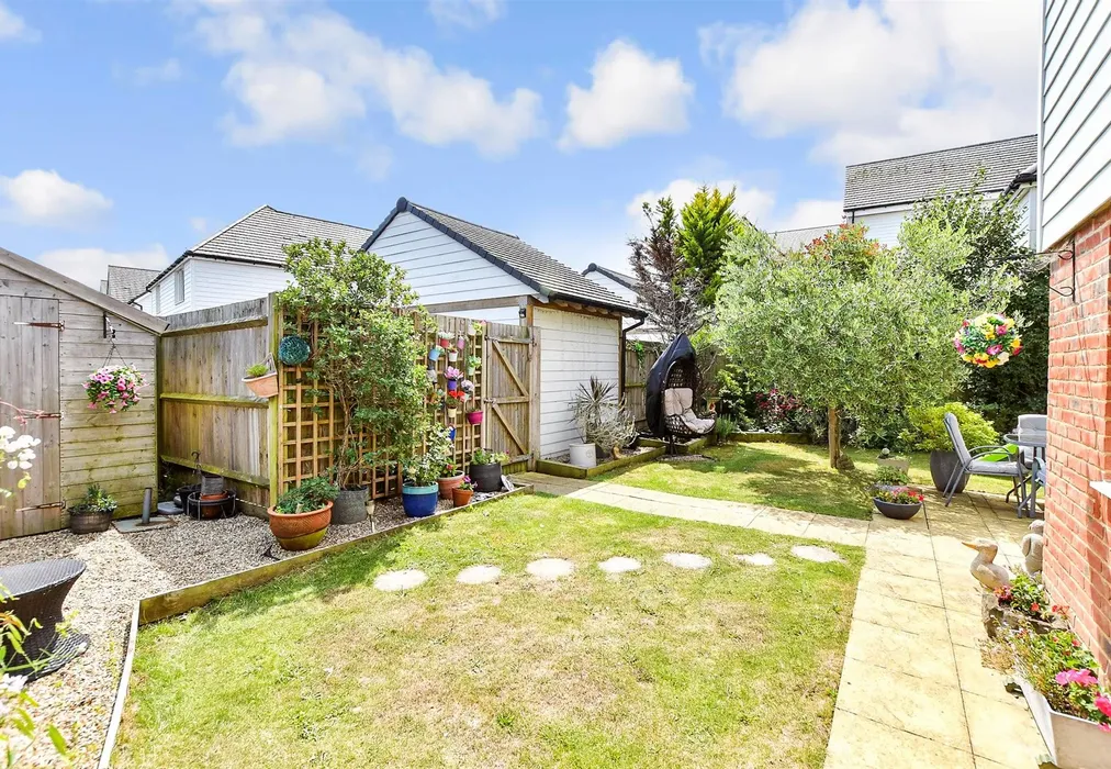 Rear Garden - Quarry Way, Martello Lakes, Hythe, Kent - Wards of Kent