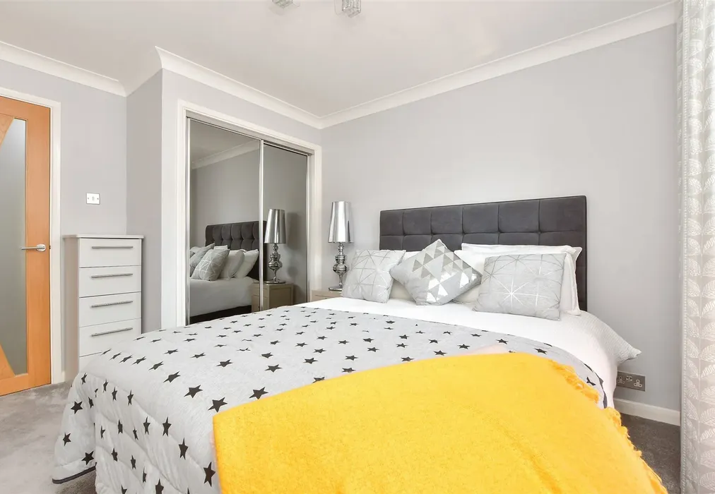 Bedroom 2 - York Street, Broadstairs, Kent - Wards of Kent