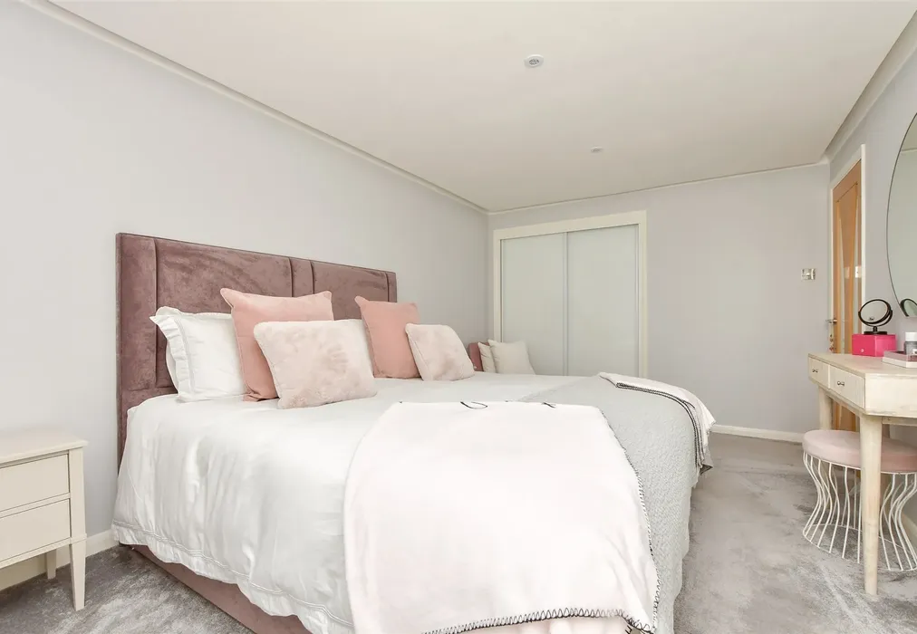 Bedroom 1 - York Street, Broadstairs, Kent - Wards of Kent