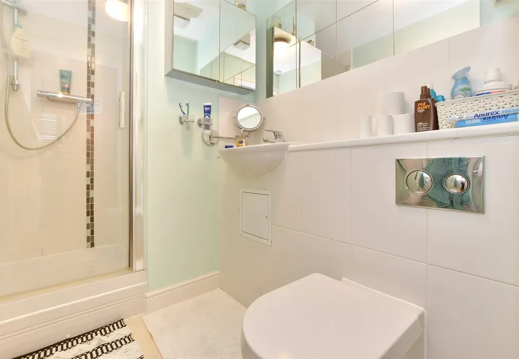 En-Suite Shower Room - Adams Drive, Willesborough, Ashford, Kent - Wards of Kent
