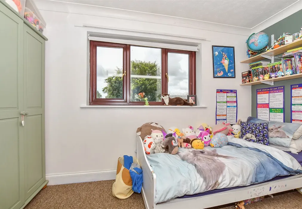 Bedroom 2 - The Sidings, Lyminge, Folkestone, Kent - Wards of Kent