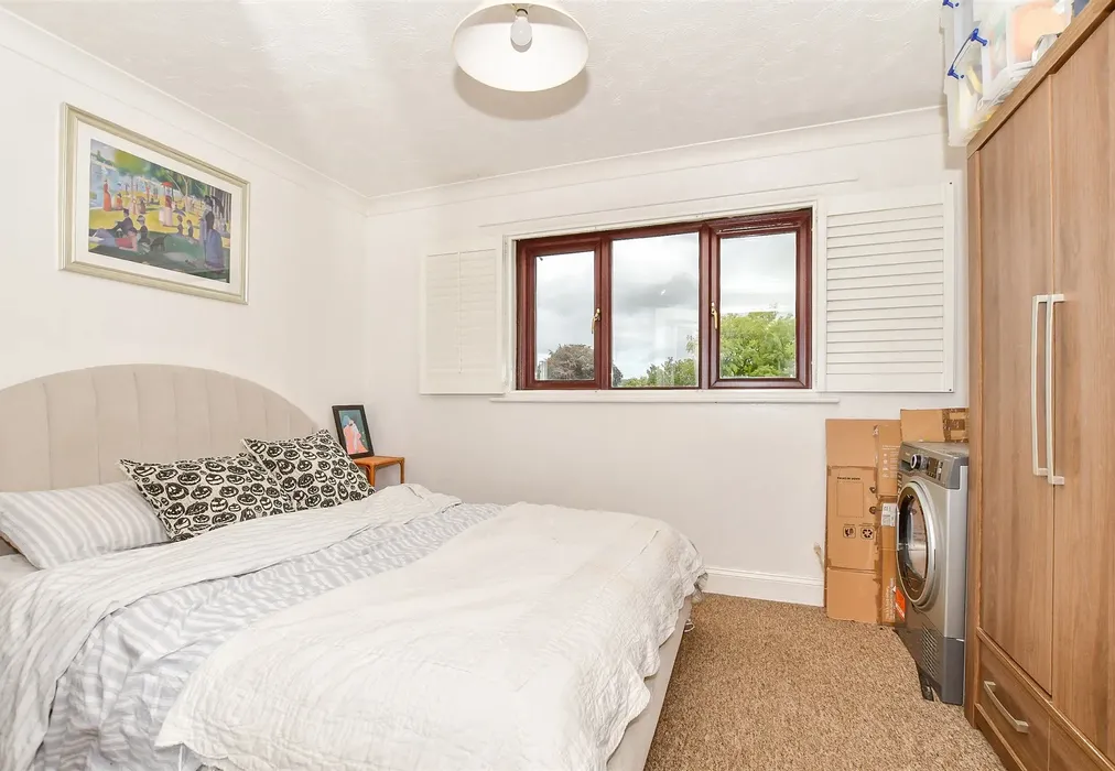 Bedroom 1 - The Sidings, Lyminge, Folkestone, Kent - Wards of Kent