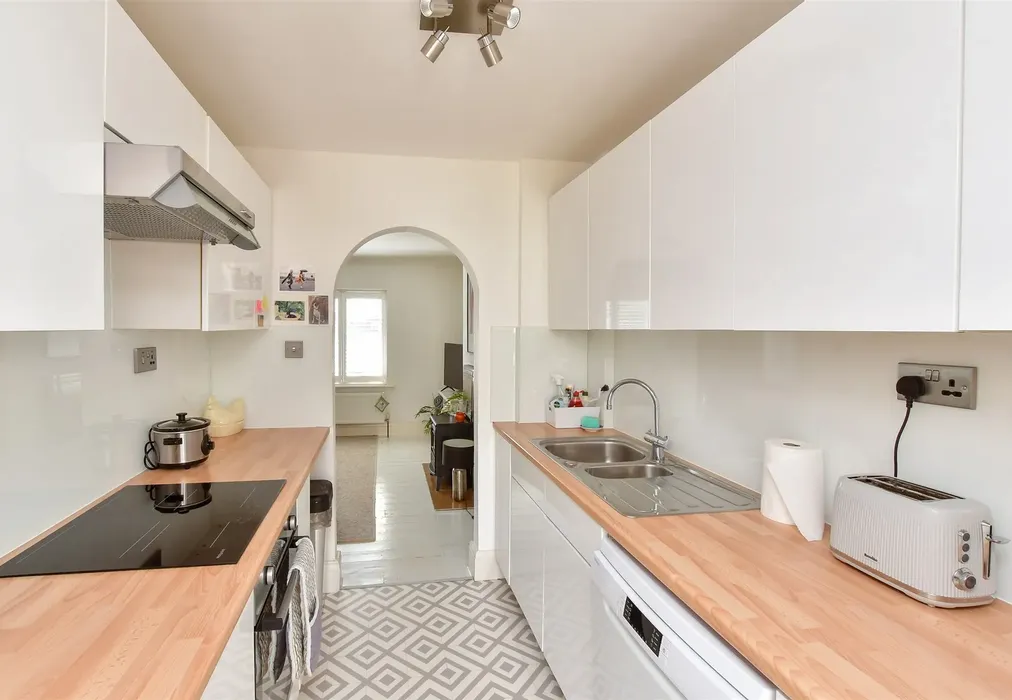 Kitchen - Sunny Close, Goring-By-Sea, Worthing, West Sussex - Wards of Kent