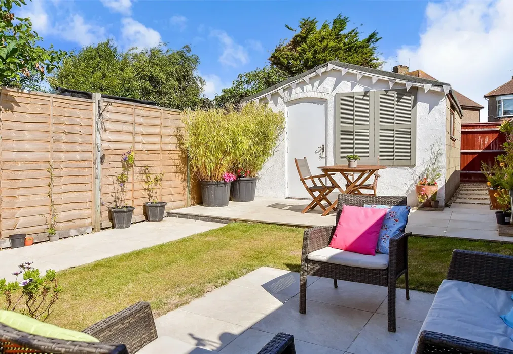 External Lifestyle Photograph - Sunny Close, Goring-By-Sea, Worthing, West Sussex - Wards of Kent