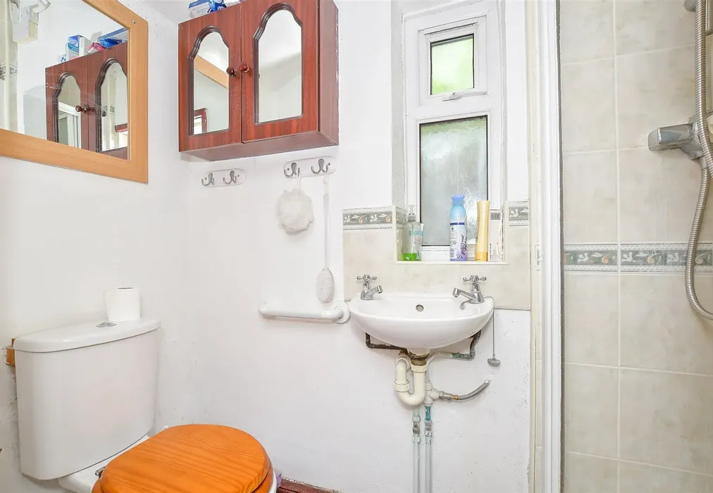 Shower Room - Stubbington Avenue, Portsmouth, Hampshire - Wards of Kent