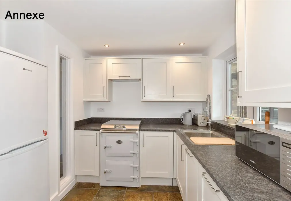 Annexe Kitchen - Bekesbourne Lane, Bekesbourne, Canterbury, Kent - Wards of Kent