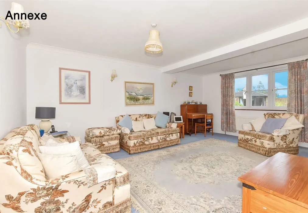 Annexe Lounge - Bekesbourne Lane, Bekesbourne, Canterbury, Kent - Wards of Kent