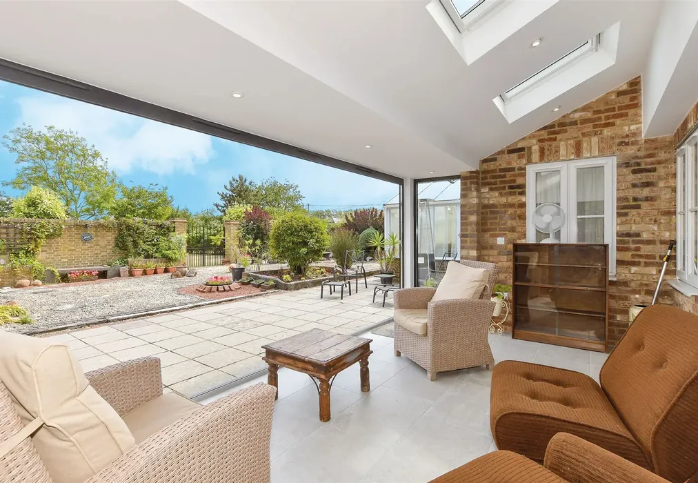 Sun Room - Bekesbourne Lane, Bekesbourne, Canterbury, Kent - Wards of Kent