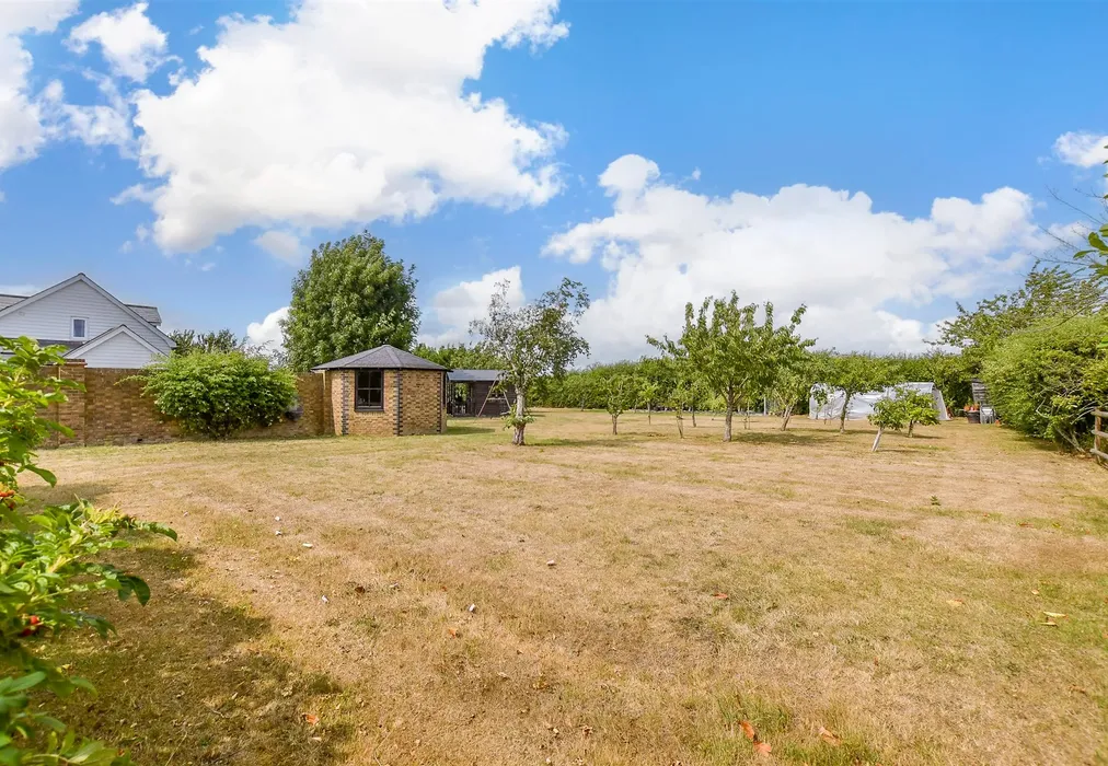 Side Garden - Bekesbourne Lane, Bekesbourne, Canterbury, Kent - Wards of Kent
