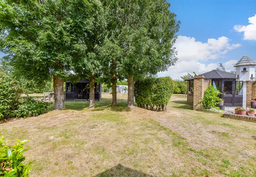 Rear Garden - Bekesbourne Lane, Bekesbourne, Canterbury, Kent - Wards of Kent