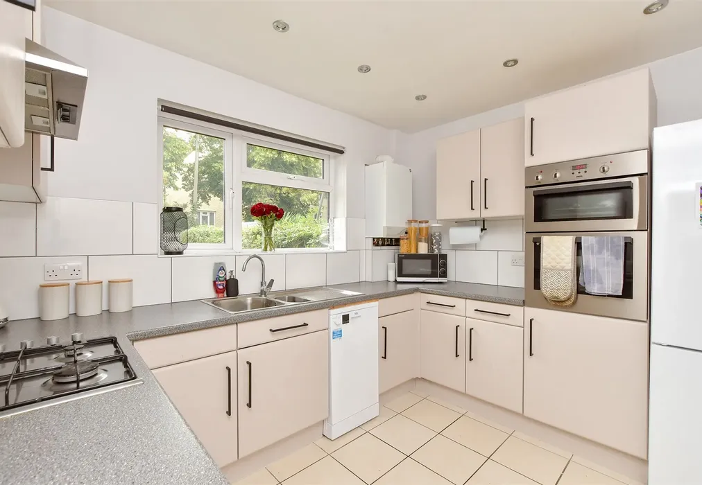 Kitchen - Connaught Gardens, Margate, Kent - Wards of Kent