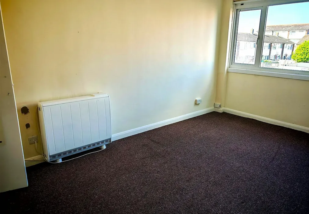 Bedroom 1 - Lumsden Road, Southsea, Hampshire - Wards of Kent